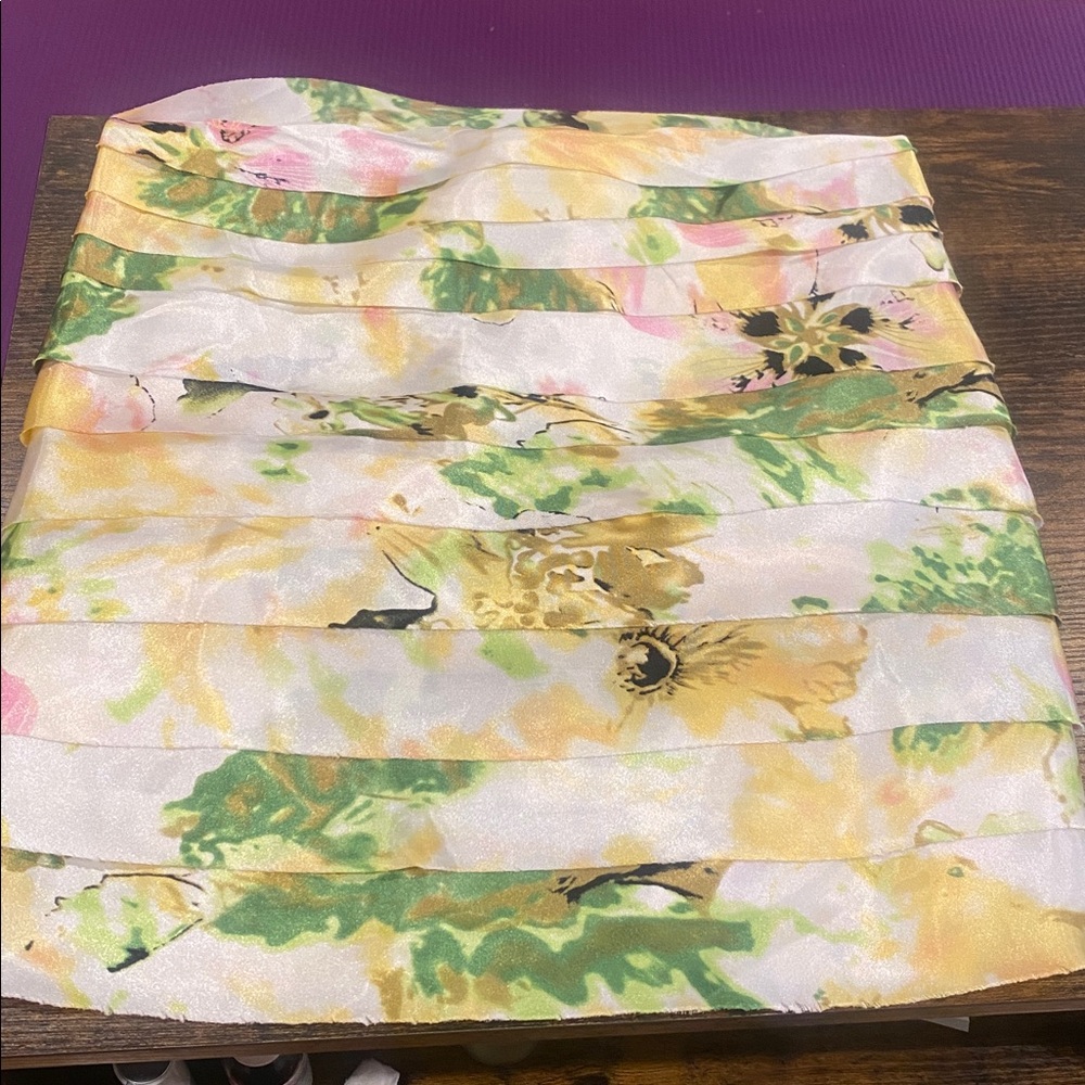 Beautiful floral silk Dress with wrap - Picture 8 of 14